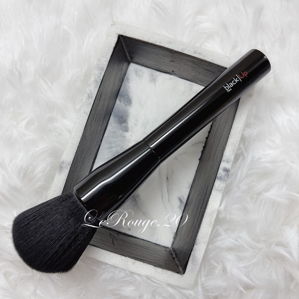 Black up powder brush